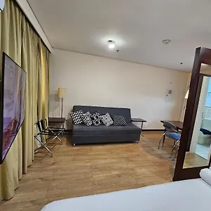 Flat Com 1 Sala, Cozinha De Apoio, Banheiro, Serviços De Arrumação Diária. São Paulo